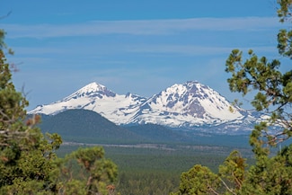 64845 Collins Rd, Bend, OR 97703