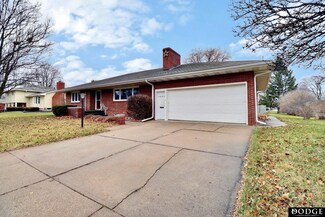 1960 Parkview Dr, Fremont, NE 68025