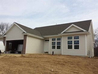 1211 E Superior Dr, Edgerton, WI 53534