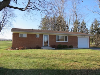 73 Fairbanks Rd, Churchville, NY 14428