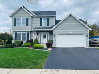 1452 Evergreen Dr, Lake View, NY 14085