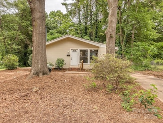 3455 Manchester Dr, Charlotte, NC 28217