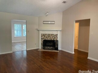 2624 Northshore Dr, Benton, AR 72015