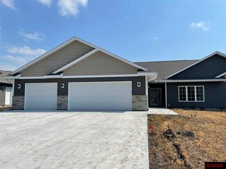 3085 3085 Prairie Rose Dr, Mankato, MN 56001