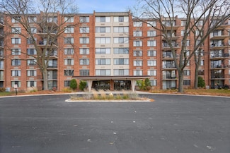 2000 Saint Regis Dr Unit 6B, Lombard, IL 60148