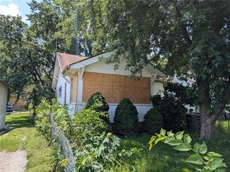 1837 E Walnut St, Des Moines, IA 50316
