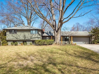 1360 Friar Ln, Columbus, OH 43221