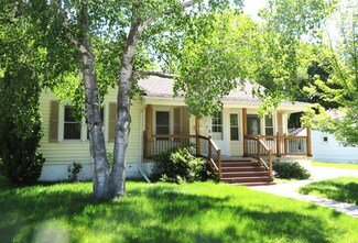 811 Concord St, Manistee, MI 49660