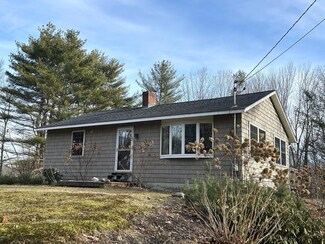 32 Winthrop Center Rd, Winthrop, ME 04364