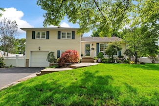 2 Manor Dr, Bethpage, NY 11714