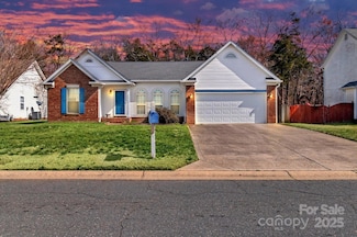 2922 Emerald Meadow Ln, Charlotte, NC 28273