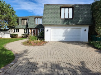 501 Kingston Blvd, McHenry, IL 60050