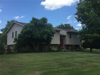 258 Walnut St, Houston, PA 15342