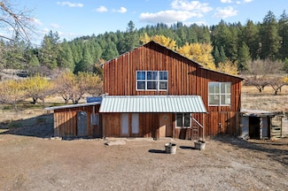 1306 S Peachcrest Rd, Kettle Falls, WA 99141