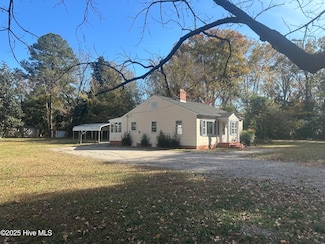 412 Lanoca Ave, Laurinburg, NC 28352