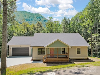 252 Davy Crockett Dr, Maggie Valley, NC 28751