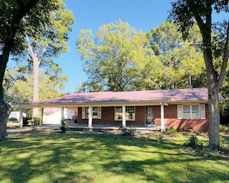 308 N Main St, Calhoun City, MS 38916