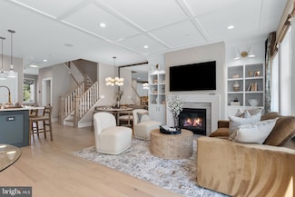 450 Regans Ln, Chalfont, PA 18914