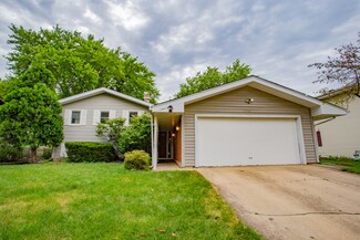 1440 Mayfield Ln, Hoffman Estates, IL 60169