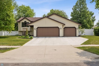 2622 33rd Ave S, Fargo, ND 58104