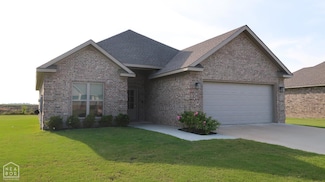 303 Hollis St, Bono, AR 72416
