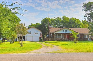 702 E Broadway Ave, Sulphur, OK 73086