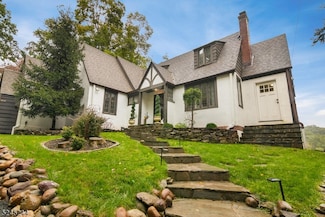 104 Hemlock Rd, Pompton Lakes, NJ 07442