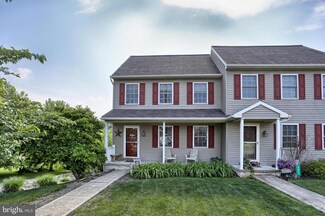 489 S 9th St, Akron, PA 17501