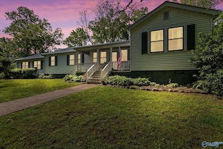 3105 Gaines St, Guntersville, AL 35976