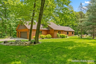 3223 W 96th St, Grant, MI 49327