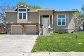 21351 Noble St, Spring Hill, KS 66083