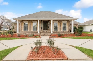 1000 Lake Frances Dr, Gretna, LA 70056