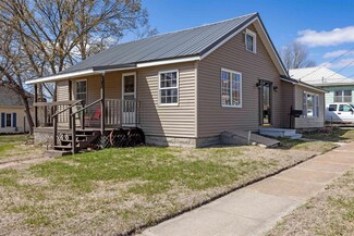 320 6th St SE, Independence, IA 50644