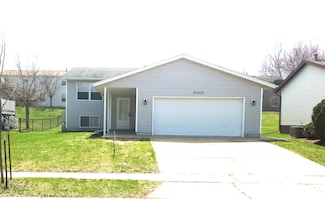 2002 51st St NW, Rochester, MN 55901
