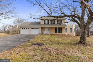 166 Hyde Park Ln, Charles Town, WV 25414