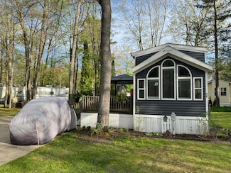 2757 Owens Dr, Houghton Lake, MI 48629
