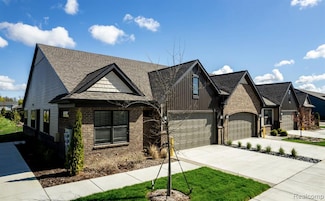 907 Heritage Dr, Bloomfield Hills, MI 48304