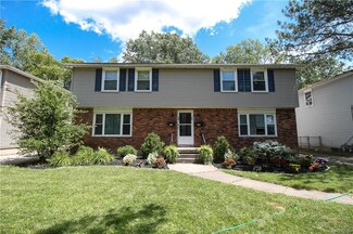 138 E Summerset Ln, Buffalo, NY 14228