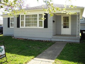 831 Warren St, Henry, IL 61537
