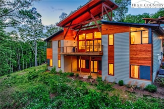 161 Grandfather Knolls Dr, Banner Elk, NC 28604