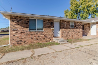 201 Cypress St, Pekin, IL 61554