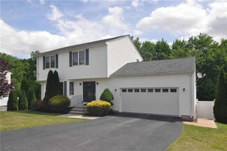 19 Gilcrest Dr, West Warwick, RI 02893