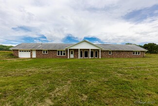 1632 Cessna Rd, Cabool, MO 65689
