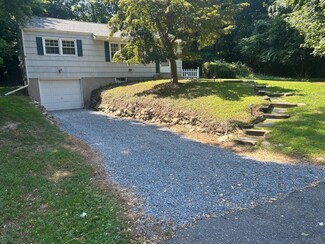 402 Thompson St, Port Jefferson, NY 11777