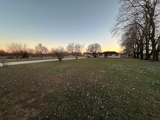 6684 E State Highway Oo, Strafford, MO 65757