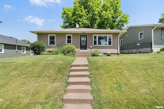 2524 Bellevue Ave, Bettendorf, IA 52722