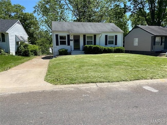 224 Cameron Rd, Saint Louis, MO 63137