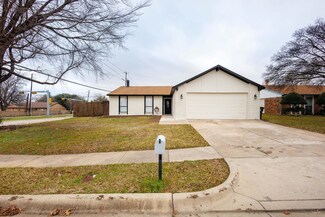 700 Levelland Dr, Arlington, TX 76017