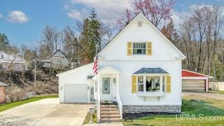 956 Main St, Niagara, WI 54151
