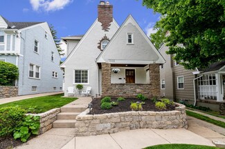 1008 Crest Cir, Cincinnati, OH 45208